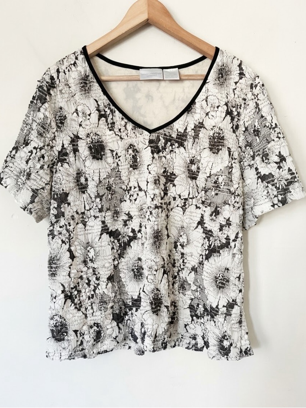 Worthington Grunge 2X Blouse Black White Floral Lace Textured V-Neck Top Plus